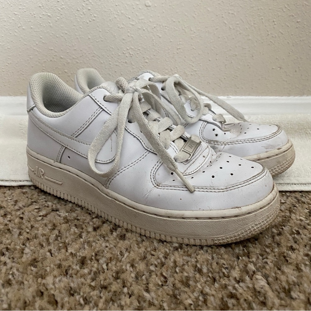 NIKE Air Force 1 shoes sneakers  white leather women ladies size 6.0 clean EUC - Picture 2 of 6